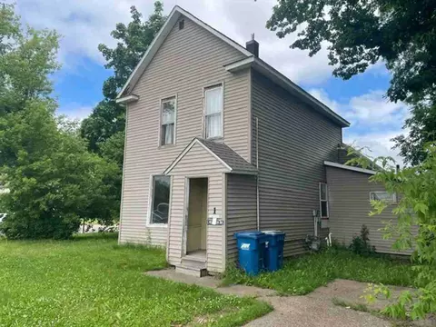 618 W Messenger St, Rice Lake, WI 54868