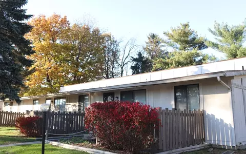 2995 Meadowood Dr, Jackson, MI 49202 photo 2
