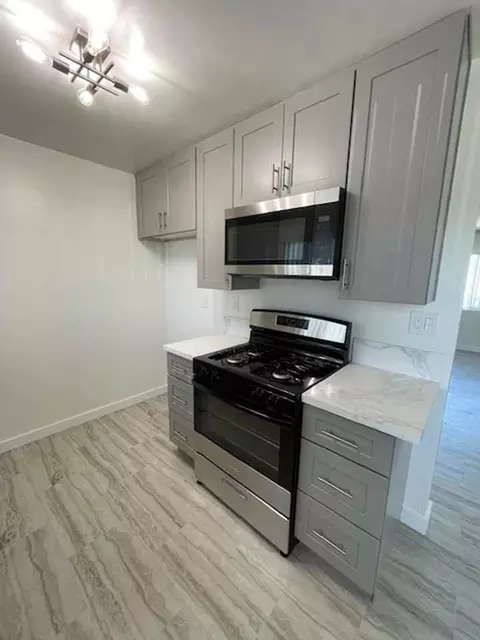 9328 Palm St, Bellflower, CA 90706 photo 2