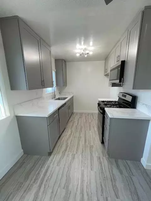 9328 Palm St, Bellflower, CA 90706 photo 3