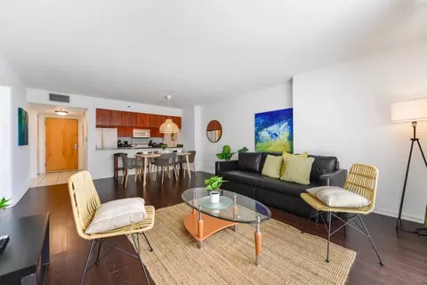 Brickell Bay Dr, Miami, FL 33131