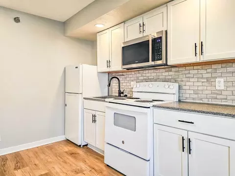 7010 Hascall St, Omaha, NE 68106 photo 8