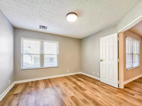 7010 Hascall St, Omaha, NE 68106 photo 4