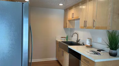 2828 W Ball Rd, Anaheim, CA 92804