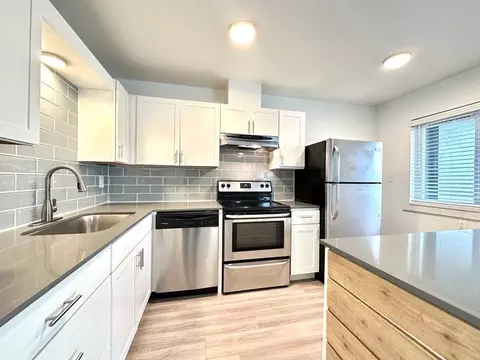 13555 SW Jenkins Rd, Cedar Hills, OR 97005