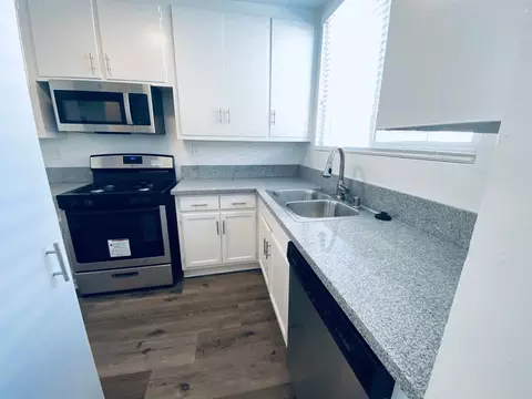 7351 Variel Ave, Los Angeles, CA 91303