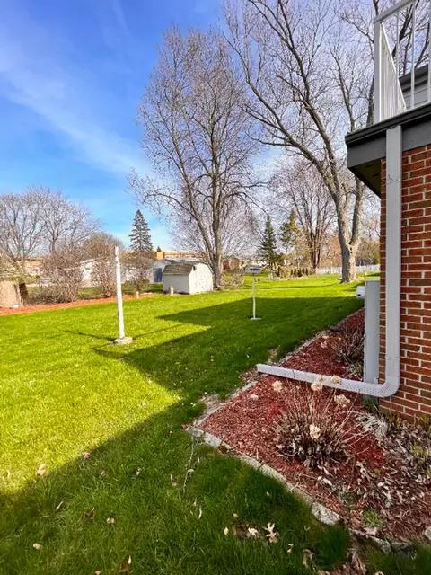 5610 Badger Ct, Greendale, WI 53129