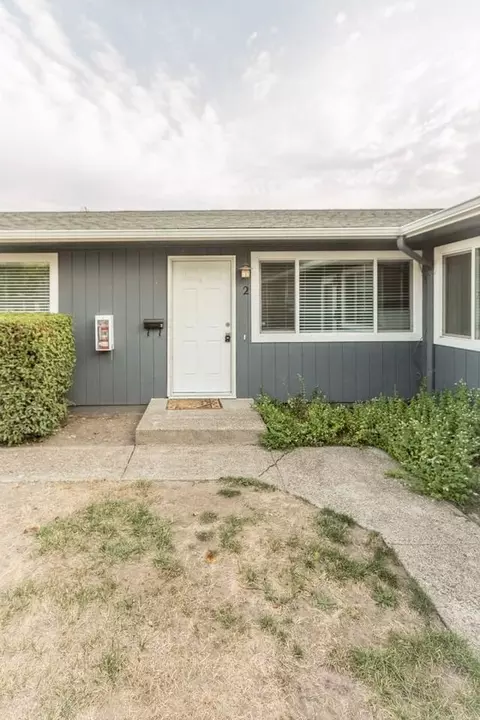 822 S Columbia St, Newberg, OR 97132