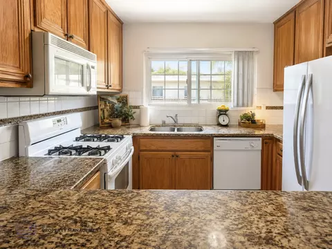 8306 W Manchester Ave, Los Angeles, CA 90293
