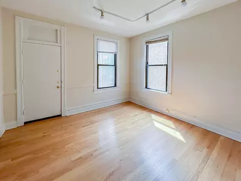 3525 N Wilton Ave, Chicago, IL 60657