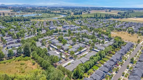 900 SE Centerpointe Dr, Corvallis, OR 97333
