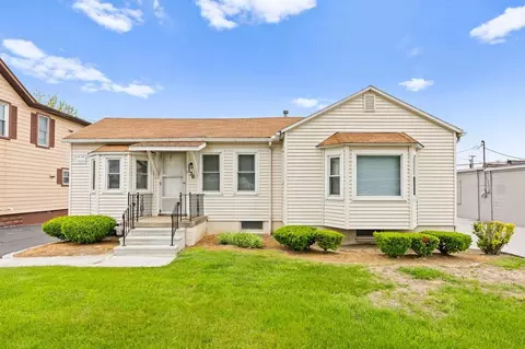 134 W Poe Rd, Bowling Green, OH 43402