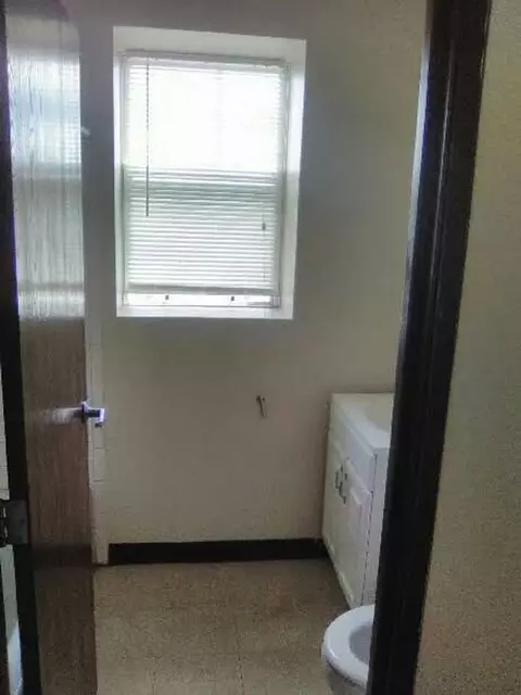 3521 Caniff St, Hamtramck, MI 48212
