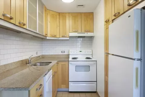 5200 S Blackstone Ave, Chicago, IL 60615