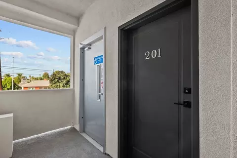 6232 Whitsett Ave, Los Angeles, CA 91606