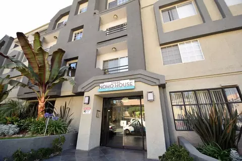 11030 Hartsook St, Los Angeles, CA 91601
