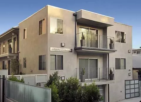 1418 N Poinsettia Pl, Los Angeles, CA 90046