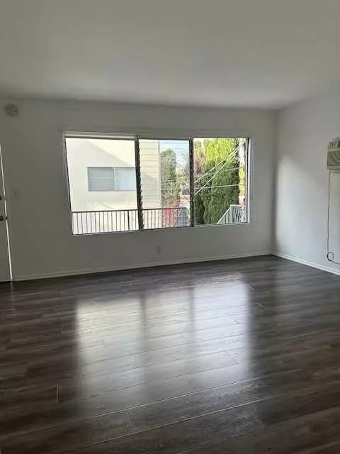 221 S Doheny Dr, Beverly Hills, CA 90211