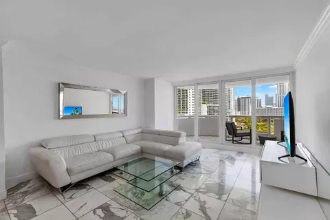 1717 N Bayshore Dr, Miami, FL 33132