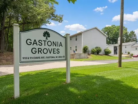 910 E Davis Ave, Gastonia, NC 28054