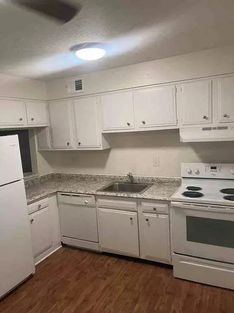 2005 2001 2003 2005 Terril Ln, West Buechel, KY 40218