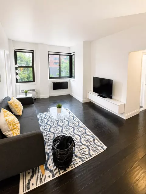 1010 25th St NW, Washington, DC 20037