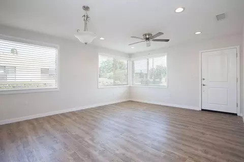 2218 Langmuir St, San Diego, CA 92111