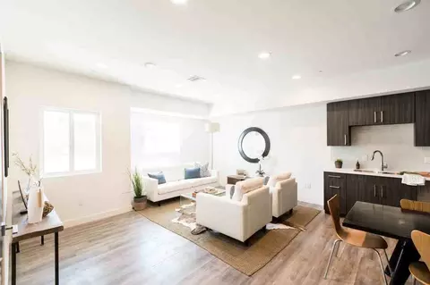 14827 Victory Blvd, Los Angeles, CA 91411