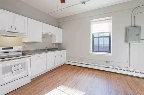 26 Main St, Woonsocket, RI 02895