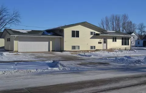1320 27th Ave S, Moorhead, MN 56560