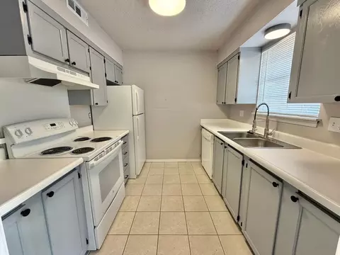1201 Lakecrest Dr, Norman, OK 73071