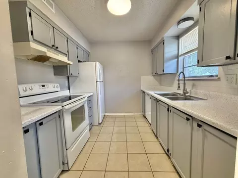 1201 Lakecrest Dr, Norman, OK 73071