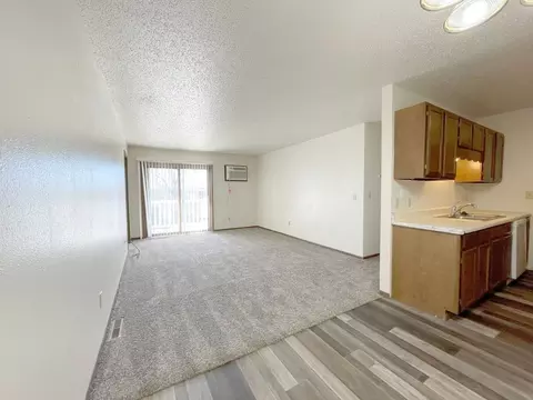 1524 12th St NW, Minot, ND 58703