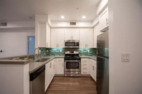 7851 Ventura Canyon Ave, Los Angeles, CA 91402