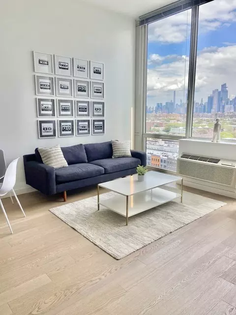 7 Th Harrison St, Hoboken, NJ 07030