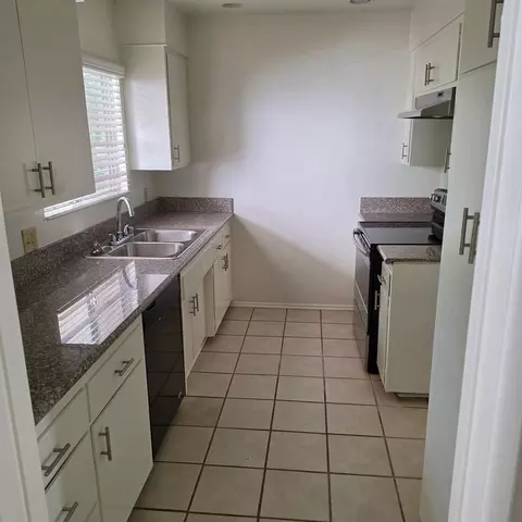 275 S Oakland Ave, Pasadena, CA 91101 photo 7
