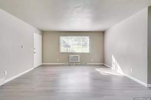 712 12th St, Baraboo, WI 53913