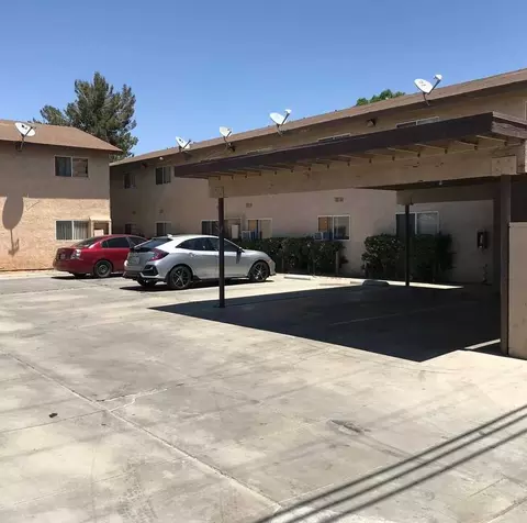 38431 5th St E, Palmdale, CA 93550