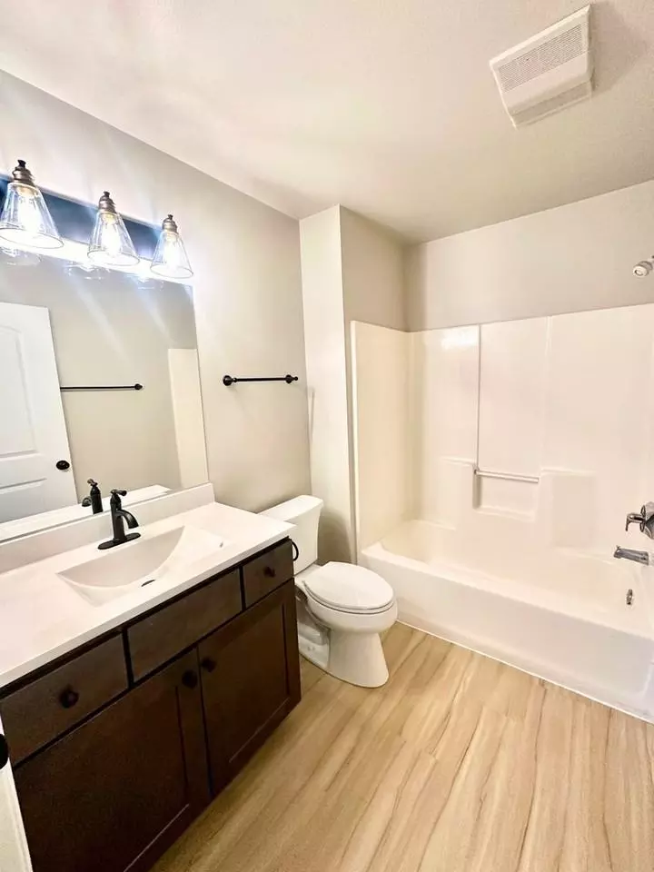  442 E Lincoln Ave, Milwaukee, WI 53207 photo 2