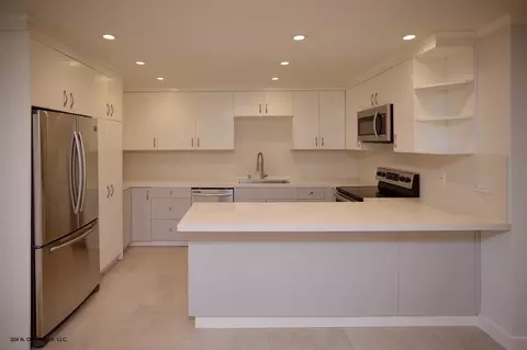 324 N Oakhurst Dr #207, Beverly Hills, CA 90210