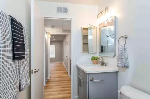 226 Elmwood Ave, Burbank, CA 91502 photo 14