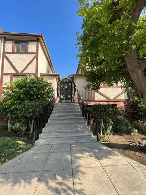 226 Elmwood Ave, Burbank, CA 91502