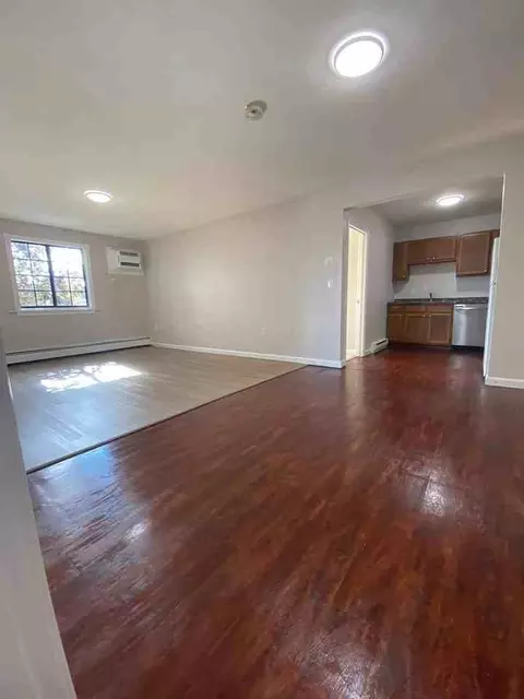 153 W Hancock St, Manchester, NH 03102