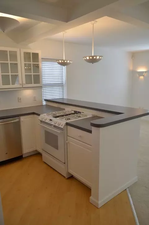 18 Berrian Pl #B, Greenwich, CT 06830