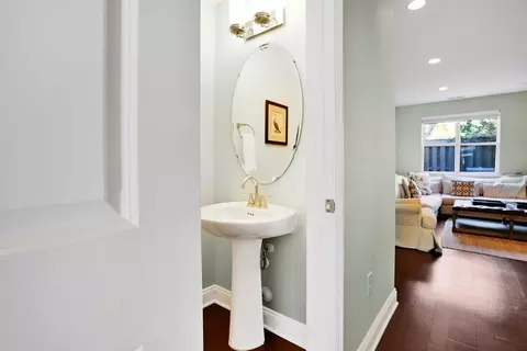 Fallen Leaf Ln, Wilmington, NC 28403