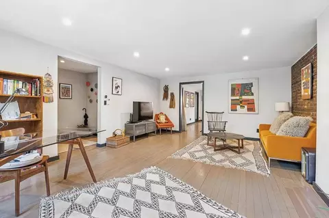 200 E 11th St, New York, NY 10003