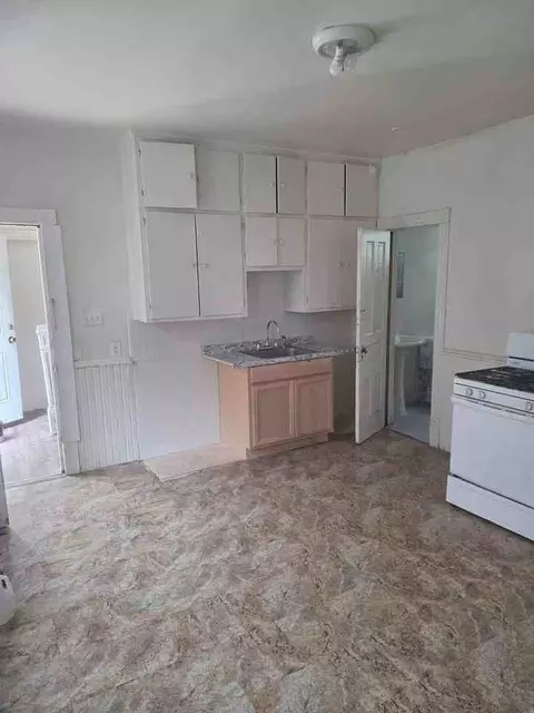 2235 S 20th St, Milwaukee, WI 53215