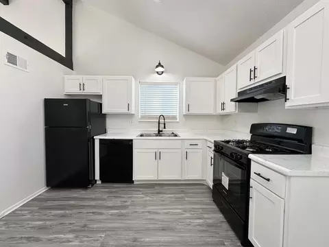 1210 NW Kent Ct, Blue Springs, MO 64015