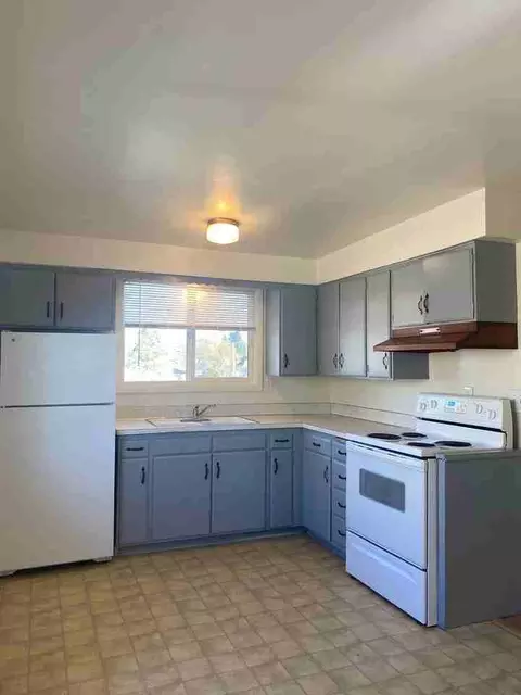 2001 SE Oak Grove Blvd, Oak Grove, OR 97267
