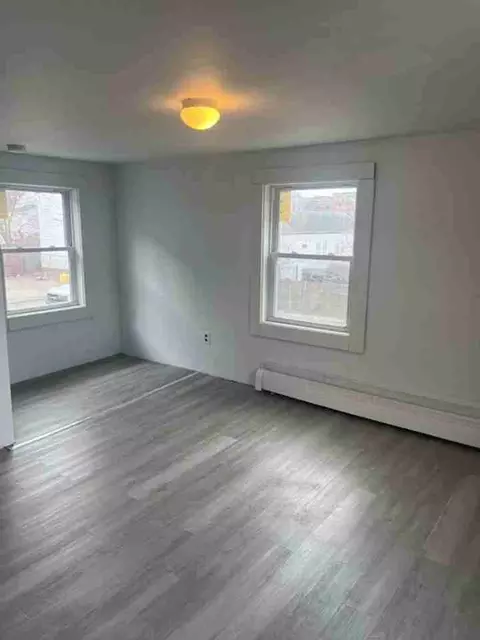 35 Ash St, Nashua, NH 03060
